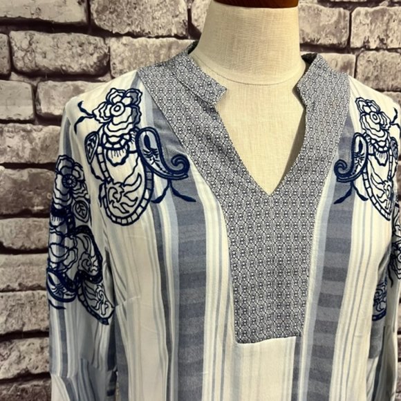 Chico's Blue & White L-Sleeve Top Size M - Picture 2 of 8